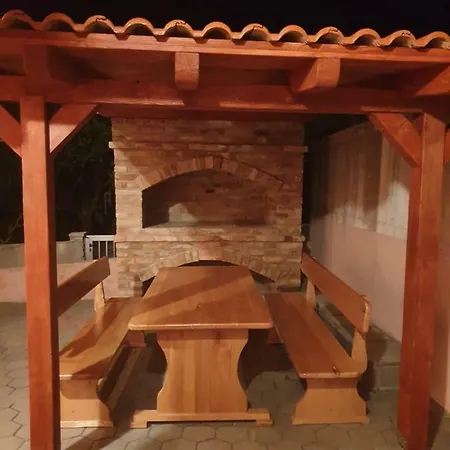Gasthof L&l Povljana