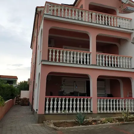 Guest house L&l Povljana